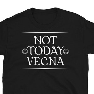 Może przedstawiać: Czarny T-shirt z białym napisem "NOT TODAY VECNA" z symbolem kostki do gry po obu stronach słowa "TODAY".