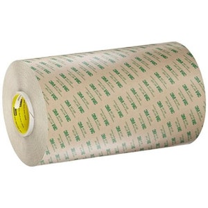 K&ouml;nnte beinhalten: Eine Rolle braunes Klebeband mit wei&szlig;em Kern und gr&uuml;ner 3M-Markierung, die auf das Band gedruckt ist.