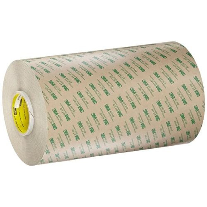 K&ouml;nnte beinhalten: Eine Rolle braunes Klebeband mit wei&szlig;em Kern und gr&uuml;ner 3M-Markierung, die auf das Band gedruckt ist.