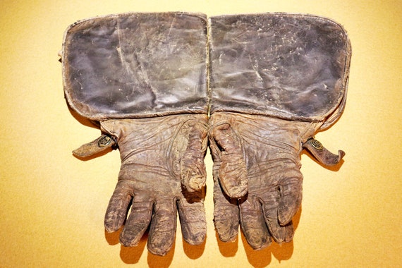 1900"s Area S.R Leather Motorcycle Gloves - Leath… - image 5
