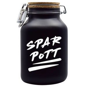 Puede incluir: Huchas de cerámica negra con tapa de corcho y cerradura con llave. La hucha tiene las palabras "SPAR POTT" escritas en blanco.