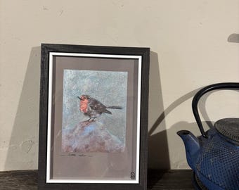 リトルロビンのプリント。私がキャンバスにアクリル絵具で描いたロビンの絵を額装したプリントです。手作業で仕上げた、きらめくシルバーの背景。