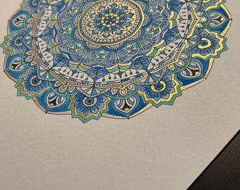 きらめく額装された曼荼羅絵画
