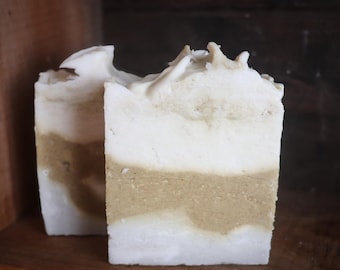 The Bunkhouse - Jabón de sebo de animales alimentados con pasto, vetiver, árbol de té y sándalo. Hecho a mano, procesado en frío. Jabón 100 % de sebo. Alimentado con pasto por USDA.