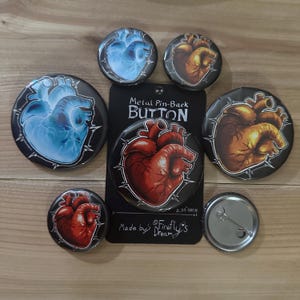 Anatomischer Mensch Herz Kunst Metall Pin-Back Button / Abzeichen ( 2,25 Zoll oder 1,5 Zoll )