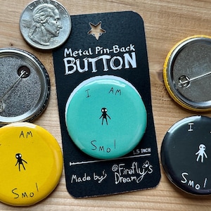 Insigne / badge en métal I am smol (1,5 pouce)