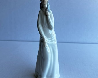 Vintage Beautiful Valencia By LLadro Porcelain Lady with Blue Bird Made In Spain