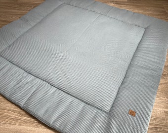 Manta para gatear/jugar personalizada en piqué gofre, manta para bebé hecha a mano en piqué gofre, manta para bebé BÄRLI, regalo de nacimiento