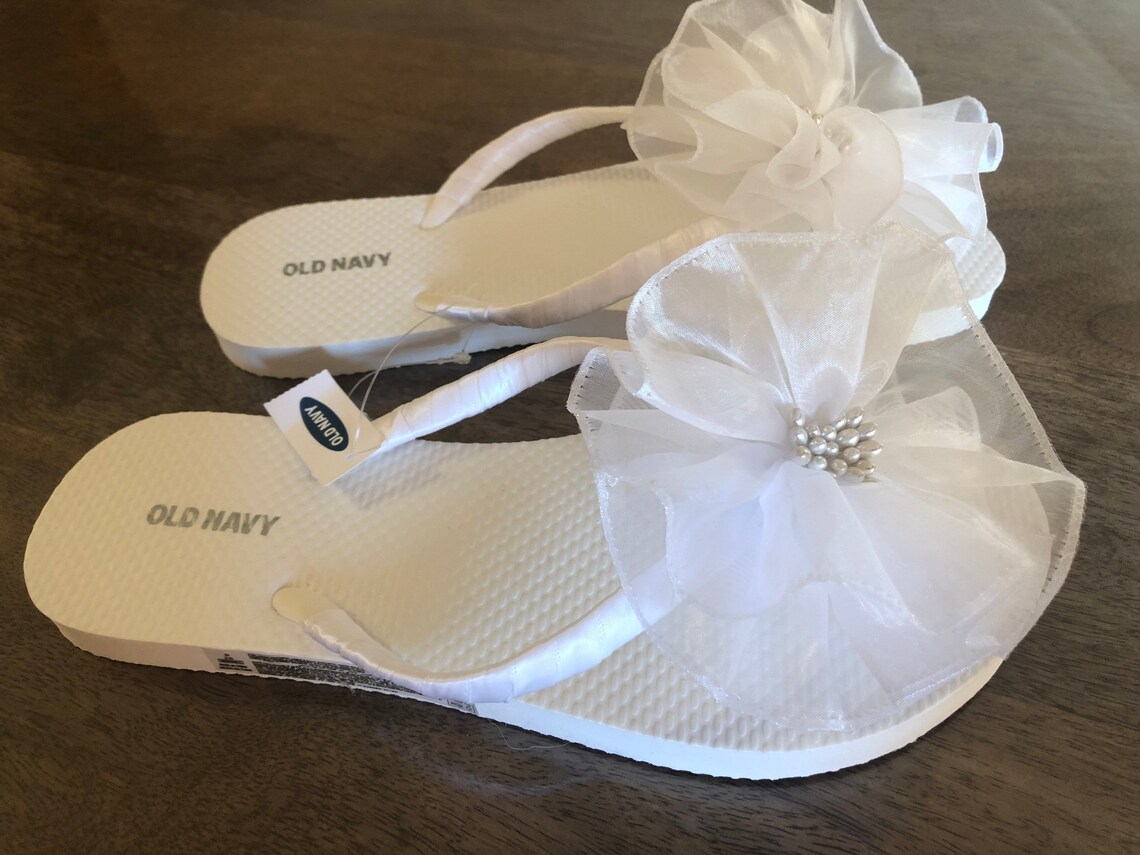 bridal flip flops for beach wedding