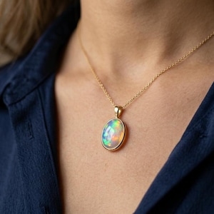 Natürlicher äthiopischer Feueropalanhänger in 14K Gold Filled, Roségold oder 925 Sterlingsilber, Oktober Geburtssteinkette, zierlicher ovaler Opal