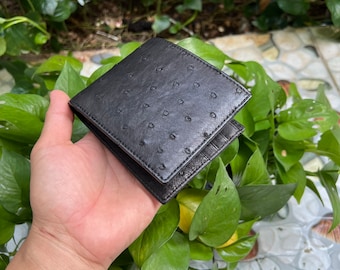 Pochette In Pelle Di Struzzo Caratterizzata Da Pattina E Catena Hardware Gold Colore Iris Blue - Foto 1