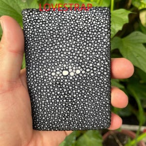 SCHWARZer Kreditkartenhalter aus echtem SLINGRAY Leder / Slim Visitenkartenhalter Kartenetui / Minimalistischer Kartenhalter Handgemacht / Geschenk für Ihn