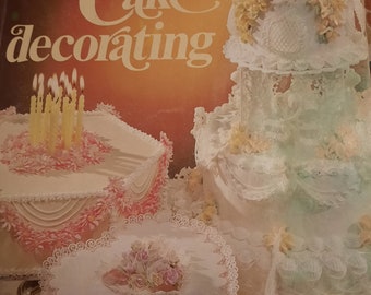Wilton 1976 Yearbook  of Cake Decorating Vintage