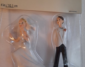 Wilton Wedding Cake Topper: RUNAWAY DRIDE Humorous Couple