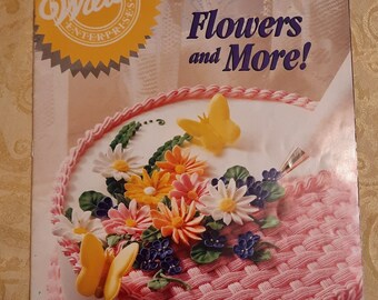 Wilton cake decorating course 2 Flowers and More!