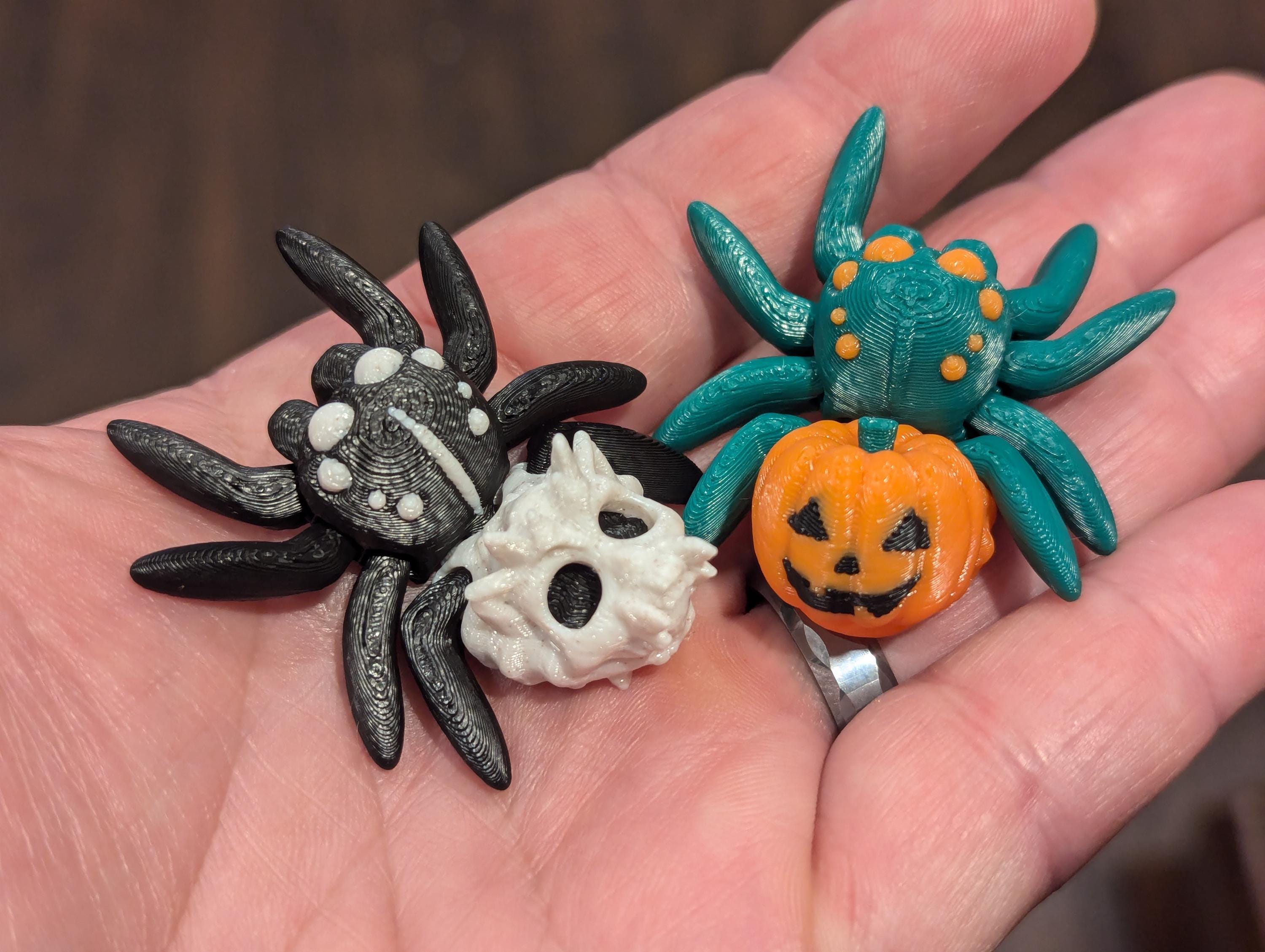baby spider pro + おまけ Jumping Spider - Fully Articulated Spider Halloween Skull Jack-o