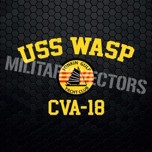 Puede incluir: Un gráfico amarillo y negro con el texto "USS WASP" y "CVA-18" sobre un fondo de panal negro. Un emblema circular con un barco amarillo y el texto "Tonkin Gulf Yacht Club" está en el centro.
