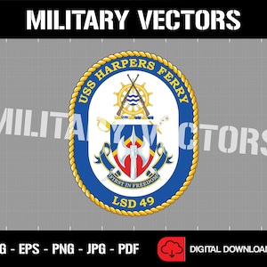 Op de afbeelding: Een gouden en blauwe wapenschild met een touwrand. Het wapenschild toont een scheepswiel met gekruiste kanonnen, een schild met een zwaard en een bijl, en de tekst "USS HARPERS FERRY" en "LSD 49".