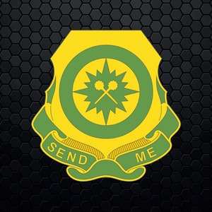 以下が含まれることがあります： 中央に星形の爆発と交差した棒を持つ黄色と緑の軍事部隊の徽章。テキスト「SEND ME」は緑色のスクロールにあります。