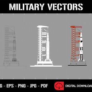 Op de afbeelding: Een digitale download van drie vectorillustraties van een raket op een lanceerplatform. De raket wordt in drie verschillende stijlen weergegeven: zwart-witte omtrek, wit en rood-wit. De illustraties zijn geplaatst tegen een grijze rasterachtergrond.  MILITARY VECTORS staat bovenaan de afbeelding.  SVG - EPS - PNG - JPG - PDF staat onderaan de afbeelding.  DIGITAL DOWNLOAD staat onderaan de afbeelding.