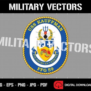 Könnte beinhalten: Ein blaues und goldenes kreisförmiges Emblem mit dem Text "USS KAUFFMAN" und "FFG 59" in einem goldenen Seilrahmen. Das Emblem zeigt ein Wappen mit einer grünen Seeschlange, einem gelben Schild mit einem blauen Kreuz und einer goldenen Krone mit einer roten Flamme.