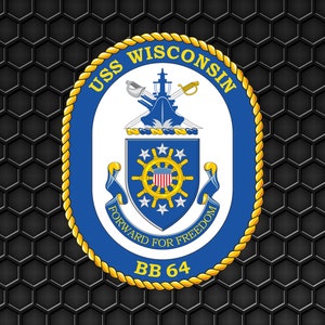 Könnte beinhalten: Ein blaues und goldenes kreisförmiges Emblem mit dem Text "USS WISCONSIN BB 64" und den Worten "FORWARD FOR FREEDOM". Das Emblem zeigt ein Schiffsrad mit Sternen und ein gekreuztes Schwert und Anker.
