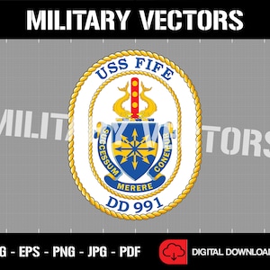 Puede incluir: Una descarga digital de un gráfico vectorial del escudo del barco USS Fife (DD-991). El escudo es un círculo blanco con un borde de cuerda dorada. Dentro del círculo hay un escudo azul con una explosión de estrellas amarillas y las palabras "Successum", "Conemur" y "Merere". Sobre el escudo hay un escudo dorado con dos delfines y tres círculos rojos. Las palabras "USS Fife" y "DD 991" están escritas en oro alrededor del escudo.