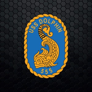 Può includere: Un emblema giallo e blu con un delfino stilizzato e il testo "USS DOLPHIN 555".