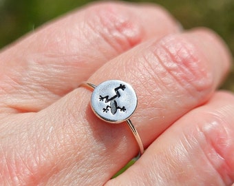Small Frog Ring with Twist Band. Handmade from recycled fine and sterling silver