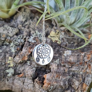 Colgante Atrapasueños. Hecho a mano con plata fina reciclada