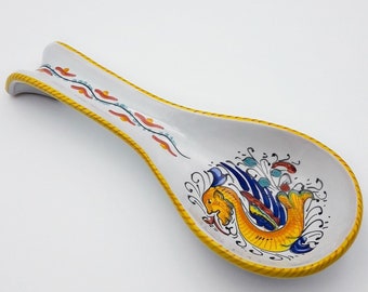 Ladle Holder / Spoon Rest / Spoon Laying decorated in Raffaellesco. Deruta artistic ceramic. Hand Painted. 100% MADE IN ITALY.