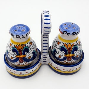 Set – Komplettes Salz- und Pfefferstreuer mit dekoriertem Korb in Ricco Deruta. Deruta künstlerische Keramik handbemalt. 100 % HERGESTELLT IN ITALIEN.