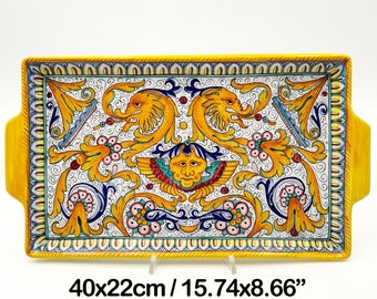 Plateau rectangulaire avec poignées décoré Raffaellesco Prestige 40 cm / 16". Céramique artistique de Deruta peinte à la main. 100% MADE IN ITALY.