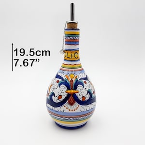 Druppelvormige oliefles met perkament en Ricco Deruta schrift en schenker H 20 cm. Deruta artistiek keramiek handgeschilderd MADE IN ITALY