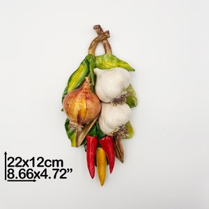 Garlic & Onion Vegetable Branch to hang or free-standing H 22 cm / 10 &quot;. Entirely created and Hand Painted ceramic. 100% MADE IN ITALY