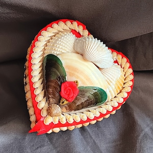 Small Vintage Seashell Jewelry Trinket Keepsake Heart Box - Red Material Lined & Mirror Inside - Gently Previously Loved - FREE Shipping