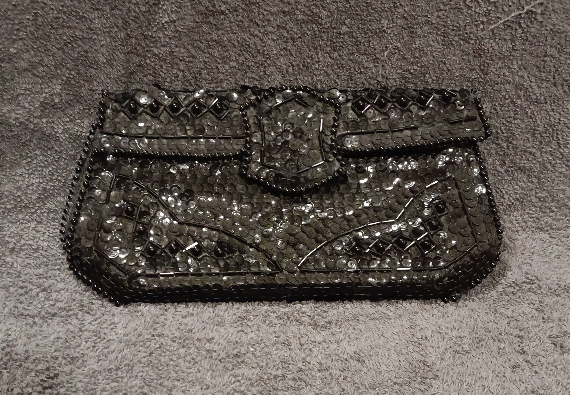 LA REGALE JAPAN Beaded Butterfly Art Deco Look Zip Top Clutch