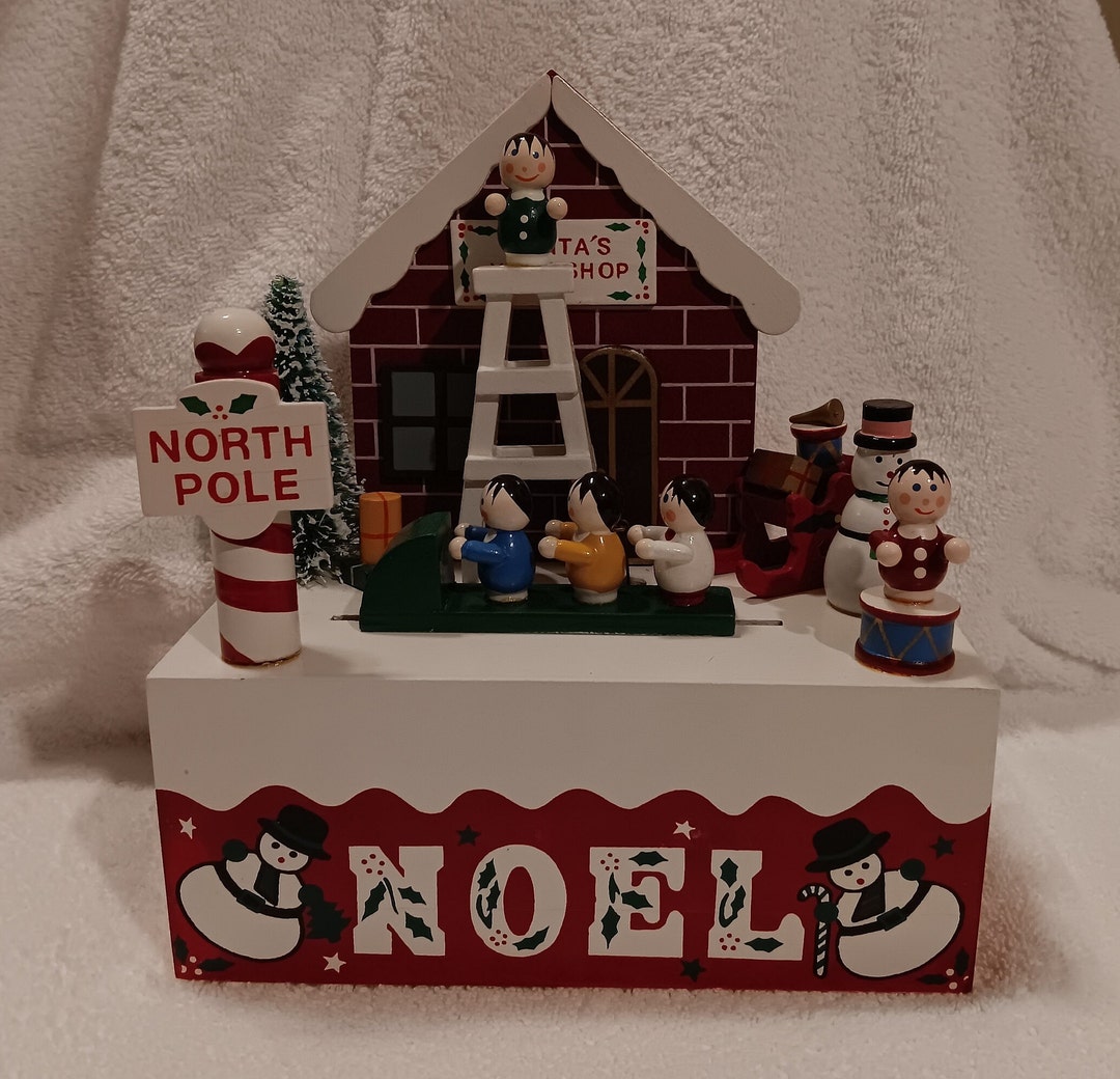 Vtg. Windup Animated Christmas Music Box Plays we Wish You A Merry