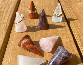 Soporte de cono de anillo de cristal: cuarzo rosa, cuarzo transparente, amatista, piedra preciosa de jaspe rojo, soporte de joyería