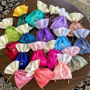 Korean Silk Lucky Pouch: Traditional Knot Gift Bag