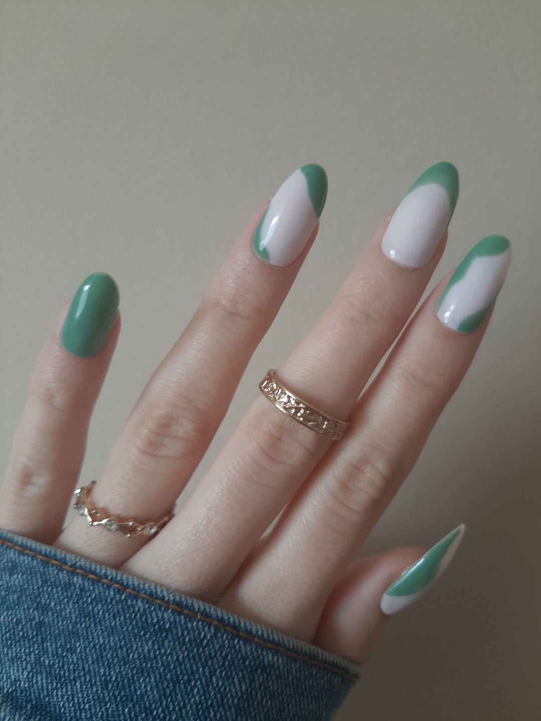 Neutral Sage Green Nail Art That’s Soft & Sophisticated
