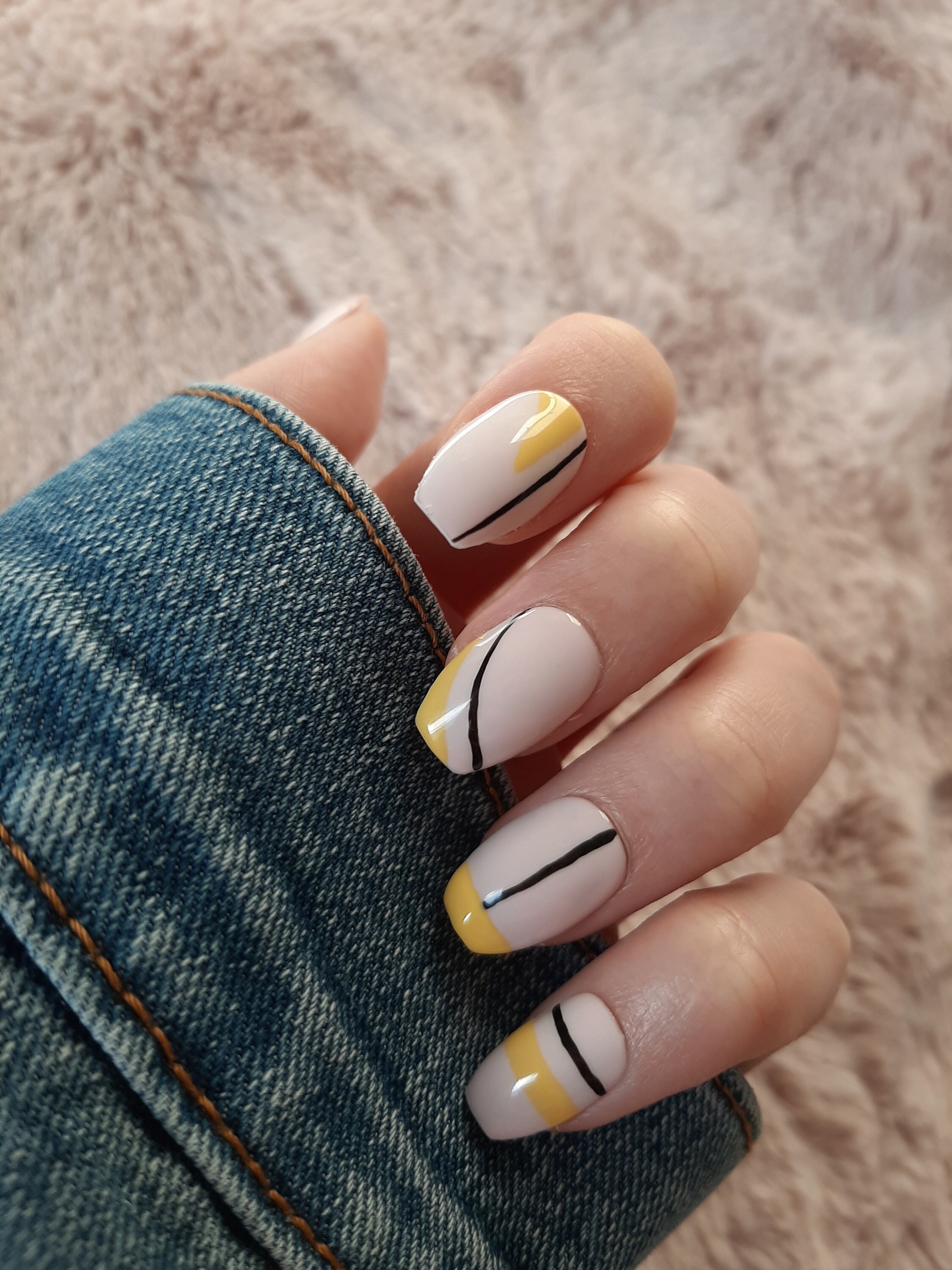Chic Geometric Gel Short Nails