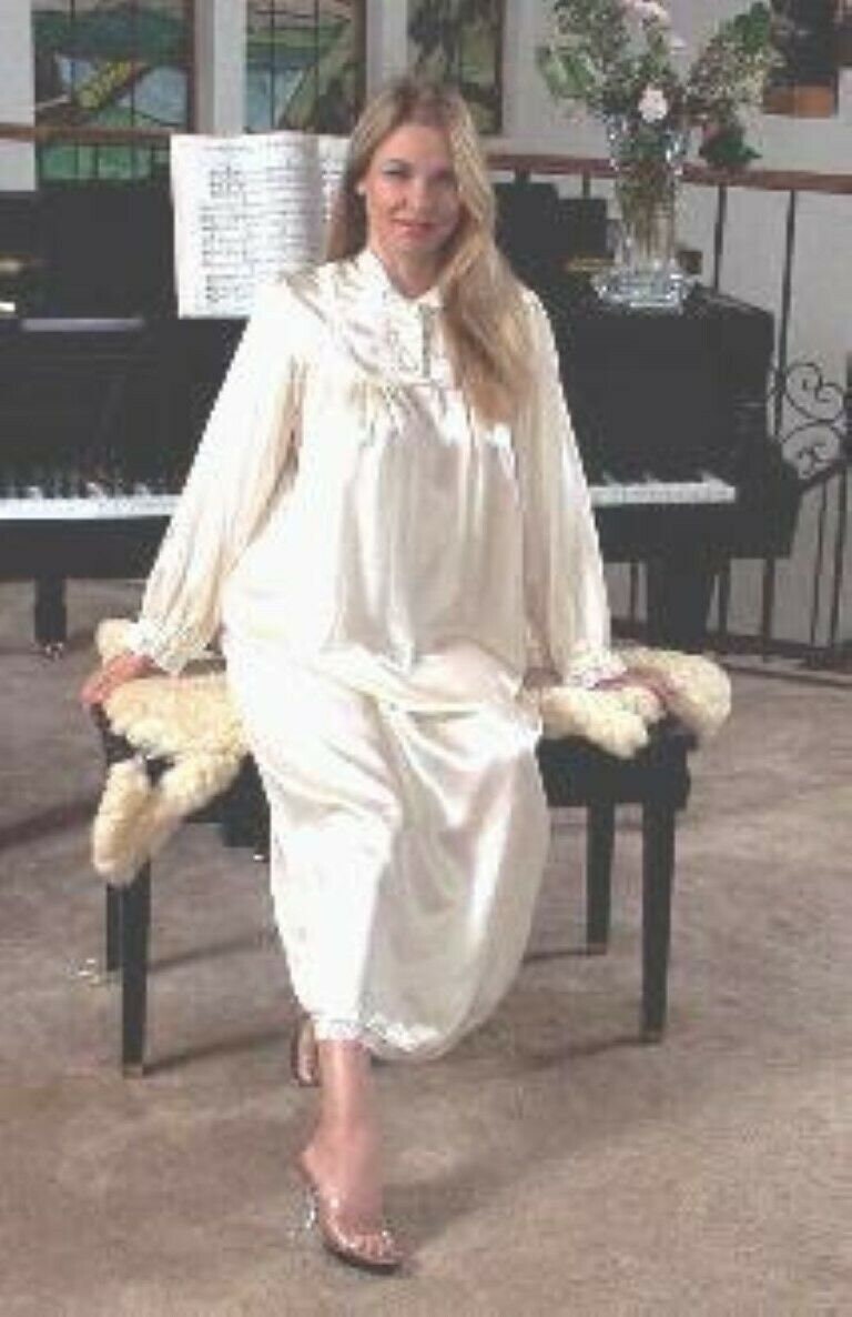 ivory-satin-and-lace-victorian-vintage-style-full-length-long-sleeve