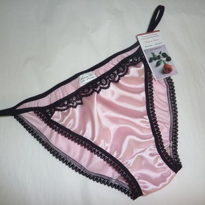 Lichtroze satijnzwart kanten tangaslipje, stringbikini, sissy glanzende panty, handgemaakte Franse lingerie cadeau, damesslip, damesondergoed
