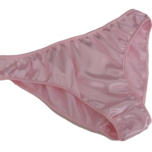Lichtroze Glanzend satijn, effen en eenvoudig lage taille sissy panties bikinibroekje Dameslingerie handgemaakt in Frankrijk Zie mijn maattabel