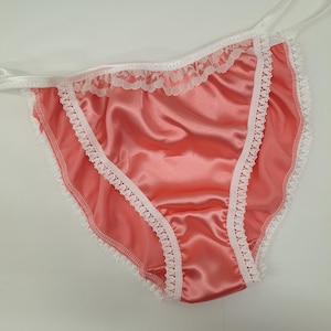 Koraalroze satijnen tangaslipje – glanzende laagbouw bikinislip, Franse handgemaakte lingerie, vrouwelijk ondergoed cadeau voor haar sissy knickers