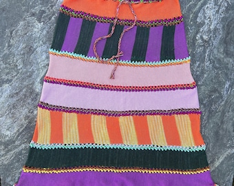 Skirt knitted with crocheted lace at the hem
