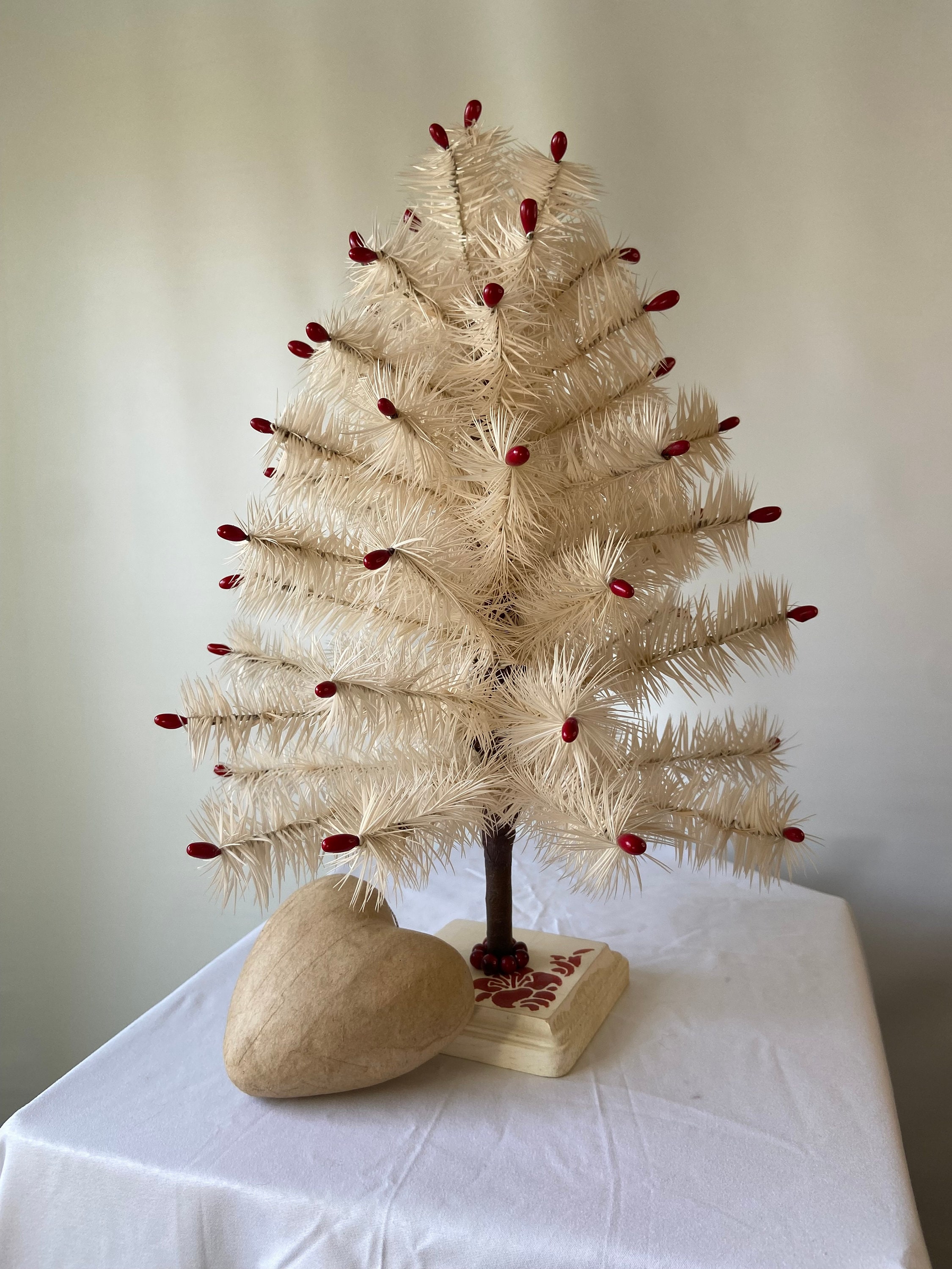 Zucker Goose Coquille Feather Christmas Tree 24 - White