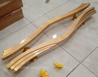 Par de puxadores de porta ondulados em latão, puxadores grandes para porta de entrada (80 cm) (FRETE PAGO)