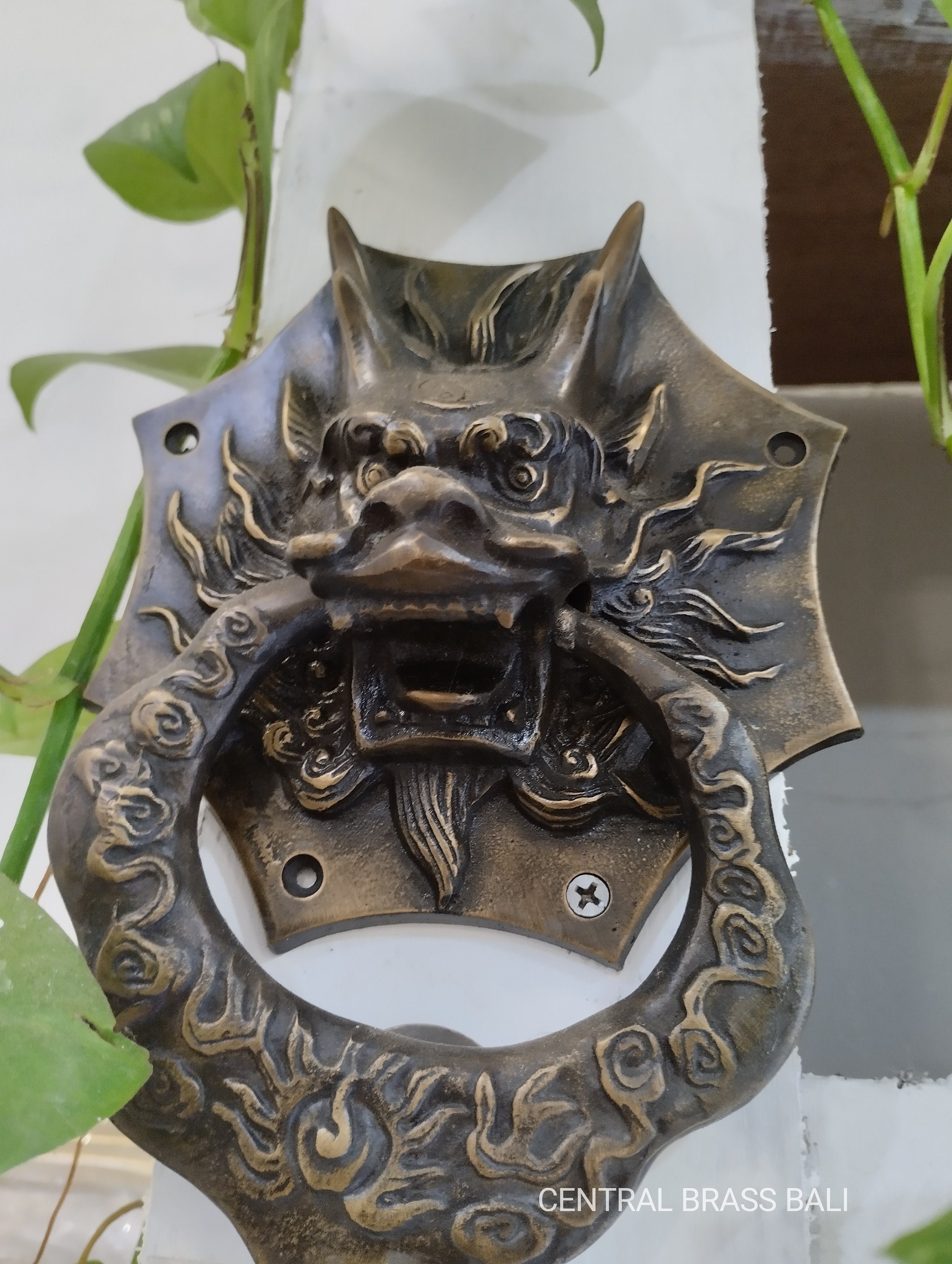 ドラゴン彫刻の金属製装飾ベル